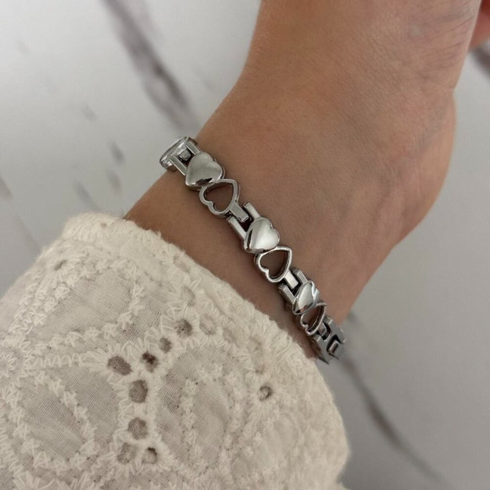 SKU:0073 cute silver white mini watch bracelet with heart + in a gift box - Picture 5 of 6